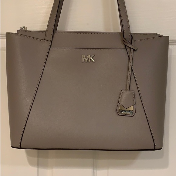 Michael Kors Handbags - Never worn gray Michael kors purse